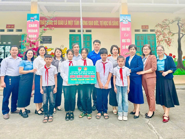 Khánh thành và bàn giao công trình măng non “Nước sạch cho em”